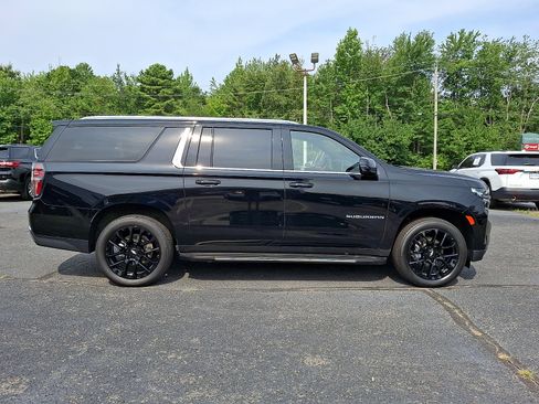 Used 2024 Chevrolet Suburban LT w/ Luxury Package AWD/4WD image 7