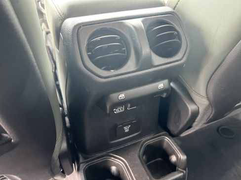 Used 2024 Jeep Gladiator Mojave image 16