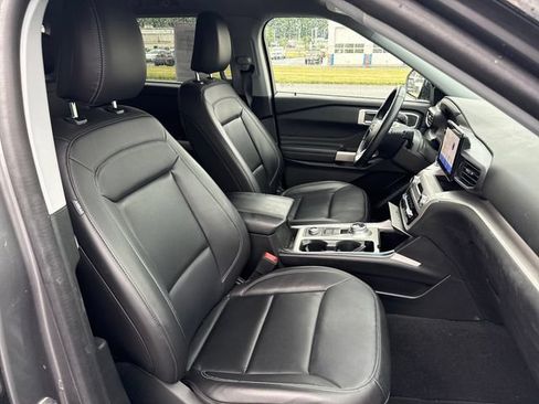 Used 2023 Ford Explorer XLT w/ Equipment Group 202A AWD/4WD image 14