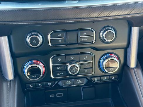 Used 2024 GMC Yukon SLT image 34