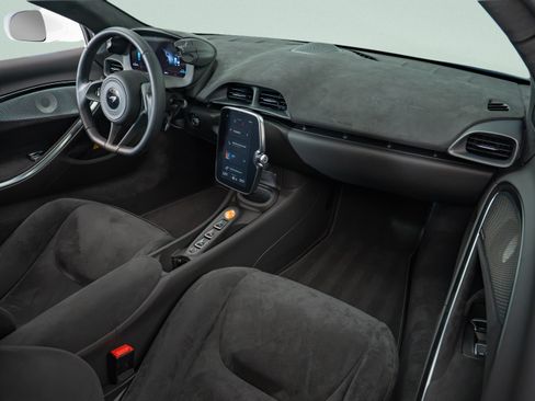 Used 2025 McLaren Artura RWD image 14