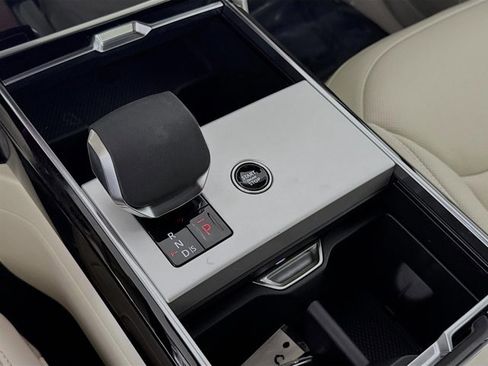 Certified 2025 Land Rover Range Rover Long Wheelbase SE image 19