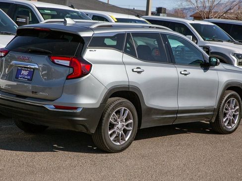 Used 2024 GMC Terrain SLT image 5