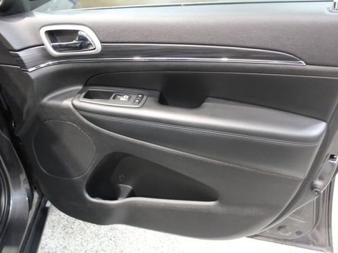 Used 2020 Jeep Grand Cherokee Limited image 21