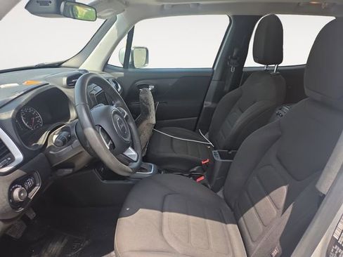 Used 2019 Jeep Renegade Latitude AWD/4WD image 9