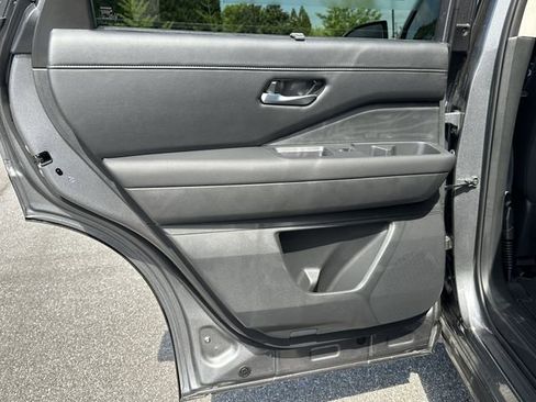 New 2026 Nissan Pathfinder SL AWD/4WD image 17