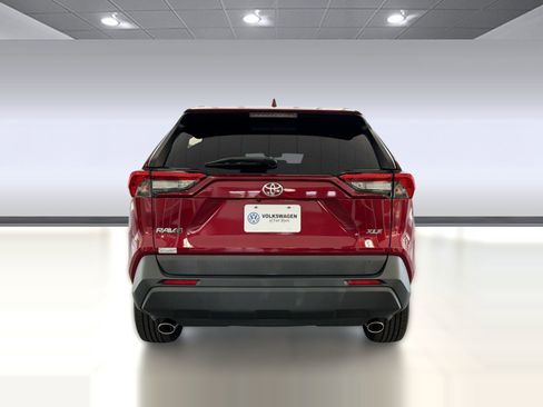 Used 2019 Toyota RAV4 XLE Premium FWD image 10