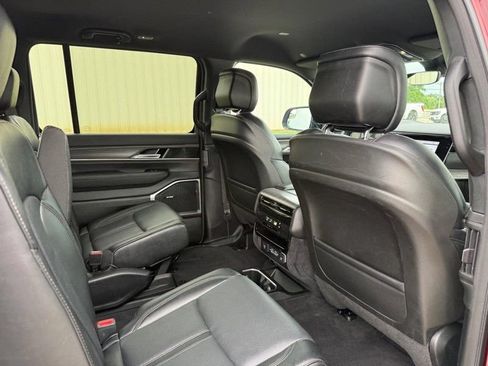 Used 2024 Jeep Wagoneer Series III AWD/4WD image 11