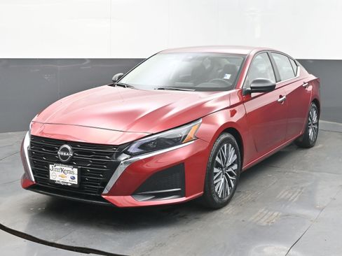 Used 2024 Nissan Altima 2.5 SV image 4