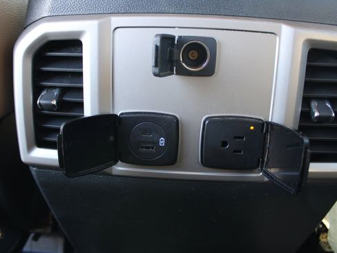 Used 2022 Ford F350 Lariat w/ Camper Package image 17