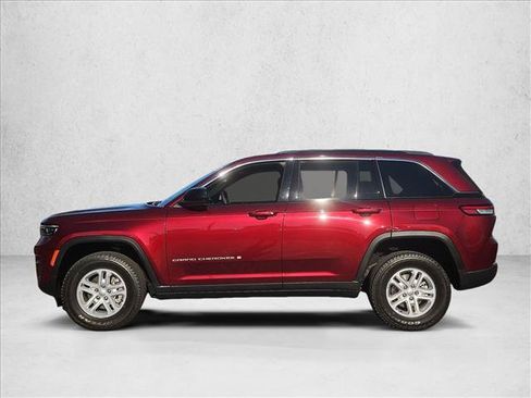 Used 2025 Jeep Grand Cherokee Laredo w/ Luxury Tech Group I AWD/4WD image 10