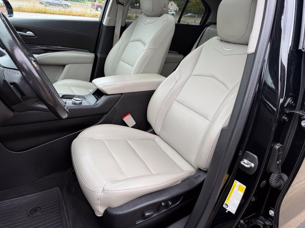 Used 2019 Cadillac XT4 Luxury w/ Cold Weather Package AWD/4WD image 24