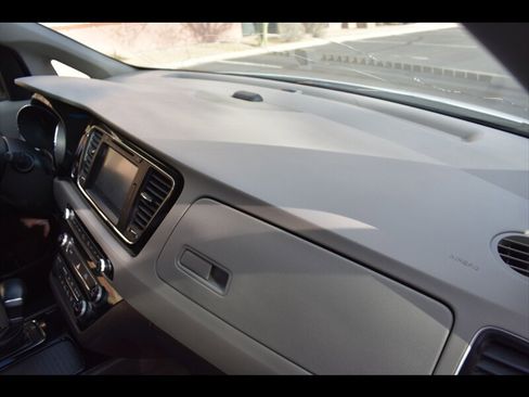Used 2018 Kia Sedona SX Limited FWD image 39