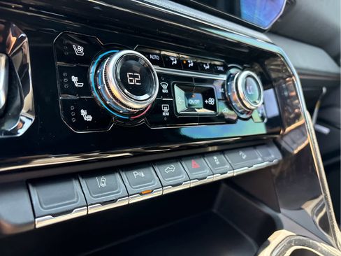 Used 2024 GMC Sierra 2500 AT4 w/ AT4 Premium Plus Package image 17