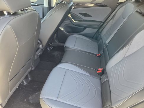 New 2026 Volkswagen Tiguan SE FWD image 23