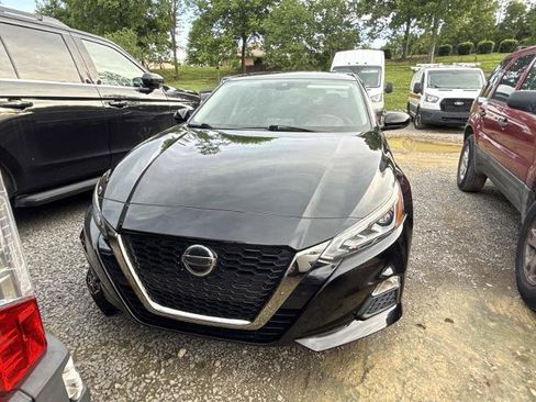 Used 2020 Nissan Altima 2.5 SR w/ Premium Package FWD image 2