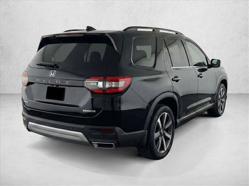 Used 2024 Honda Pilot Touring image 7