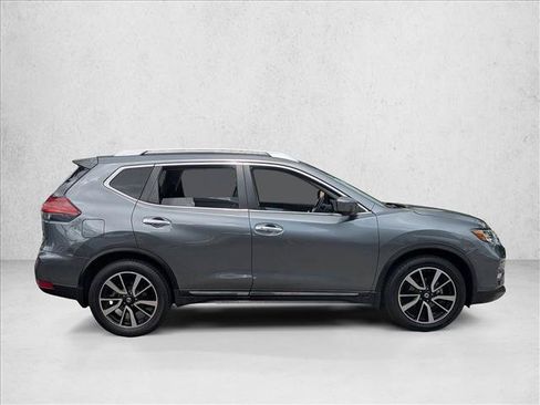 Used 2018 Nissan Rogue SL w/ Premium Package FWD image 4
