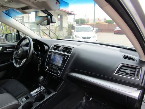 Used 2018 Subaru Outback 2.5i Premium AWD/4WD image 10
