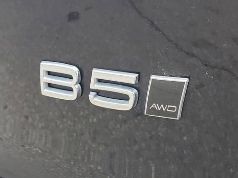 Certified 2023 Volvo XC40 B5 Plus w/ Driver Assist Package AWD/4WD image 8