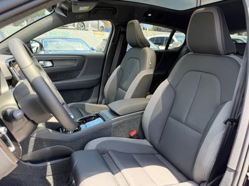 Used 2023 Volvo C40 Recharge Core AWD/4WD image 18