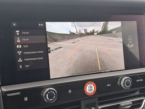 Used 2025 Porsche Macan image 20