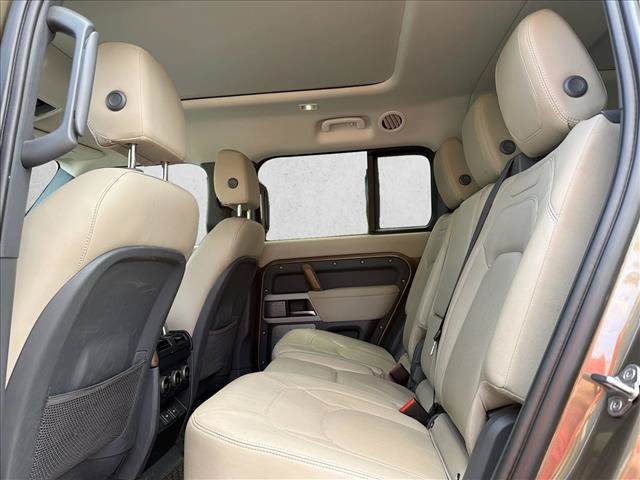 Used 2023 Land Rover Defender 130 SE AWD/4WD image 22