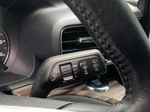 Used 2022 Ford Explorer Limited w/ Limited Technology Package image 18