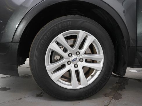 Used 2018 Ford Explorer XLT image 31