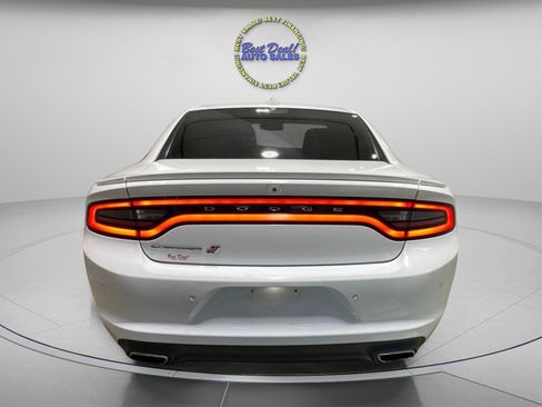 Used 2019 Dodge Charger SXT AWD/4WD image 4