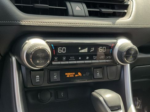 Used 2020 Toyota RAV4 XLE w/ Convenience Package AWD/4WD image 27