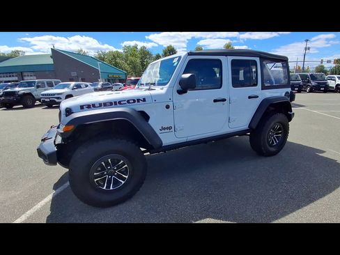 Used 2025 Jeep Wrangler Unlimited Rubicon w/ XTREMEE 35" Tire Package AWD/4WD image 4