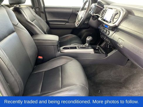 Used 2022 Toyota Tacoma Limited AWD/4WD image 11