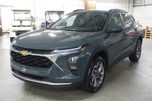 Used 2025 Chevrolet Trax LT FWD image 3