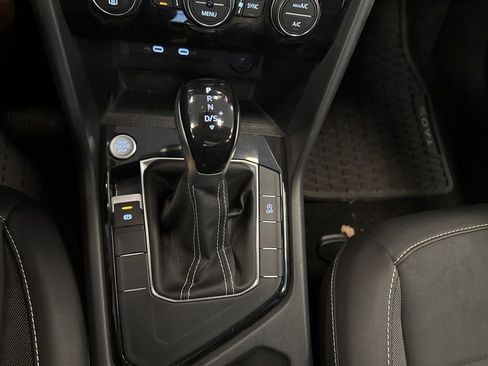 Used 2024 Volkswagen Taos SE w/ Panoramic Sunroof Package image 29