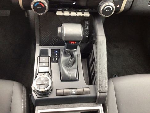 Used 2025 Toyota Tacoma TRD Off-Road image 15