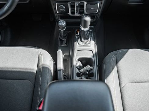 Used 2024 Jeep Wrangler Sport S image 33