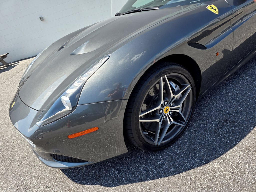Used 2015 Ferrari California T RWD image 4