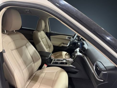 Used 2022 Ford Explorer XLT w/ Equipment Group 202A image 15