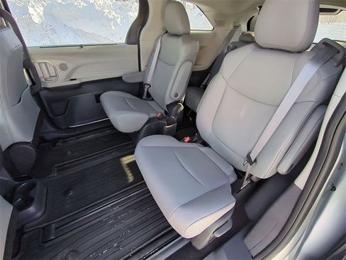 Certified 2024 Toyota Sienna XLE w/ XLE Plus Package image 22