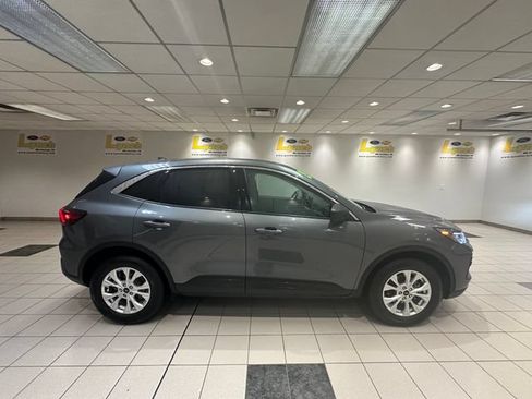 Used 2023 Ford Escape Active w/ Tech Pack #1 AWD/4WD image 3