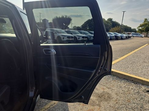 Used 2020 Jeep Grand Cherokee Laredo w/ Laredo X Package image 18