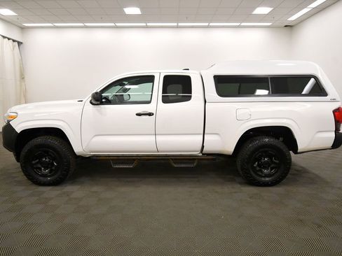 Used 2022 Toyota Tacoma SR AWD/4WD image 4
