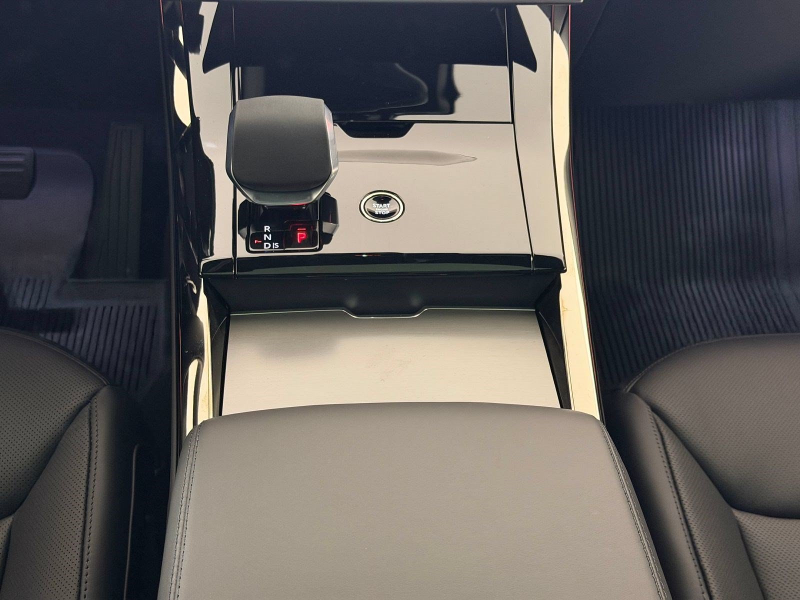New 2026 Land Rover Range Rover Sport SE AWD/4WD image 16