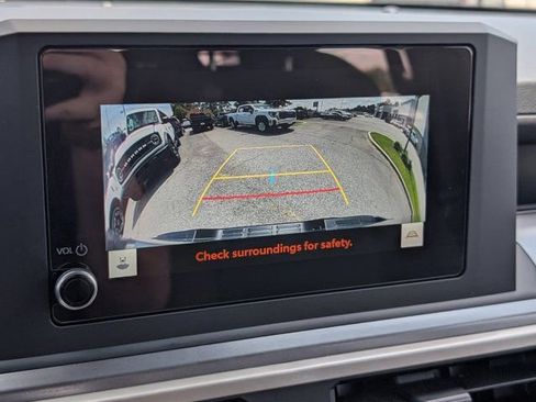 Used 2025 Toyota Tacoma SR5 AWD/4WD image 17