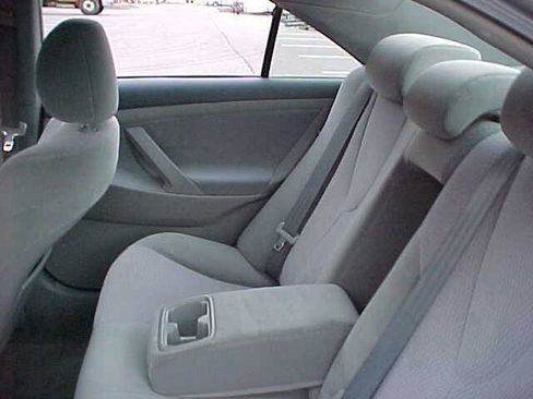 Used 2010 Toyota Camry LE FWD image 9