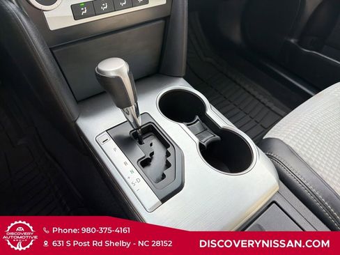 Used 2014 Toyota Camry SE w/ Moonroof Package FWD image 19