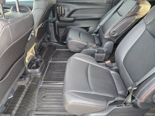 Used 2025 Toyota Sienna XSE w/ XSE Plus Package AWD/4WD image 15