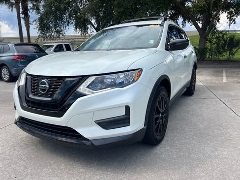 Used 2018 Nissan Rogue SV FWD image 1