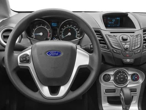 Used 2016 Ford Fiesta SE image 9
